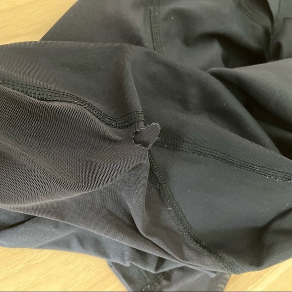 UNDER ARMOUR sz S Vanquish Ankle Leggings Black HOLE - Picture 4 of 5